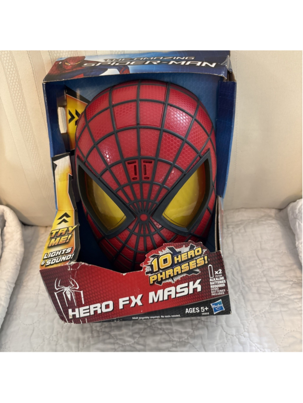 New In Box Amazing Spider-Man Talking Hero FX Mask 10 Hero Phrases Light Up Eyes